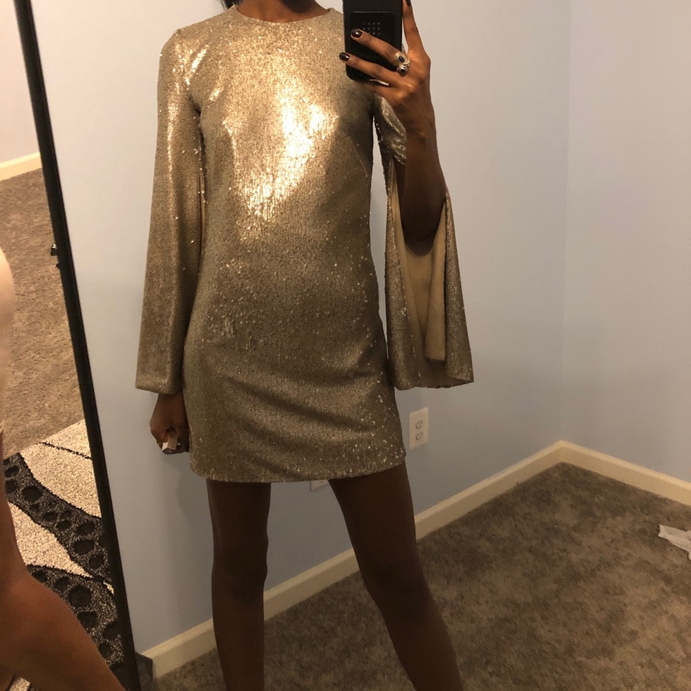 Golden Sequence dress size XS. The model is S